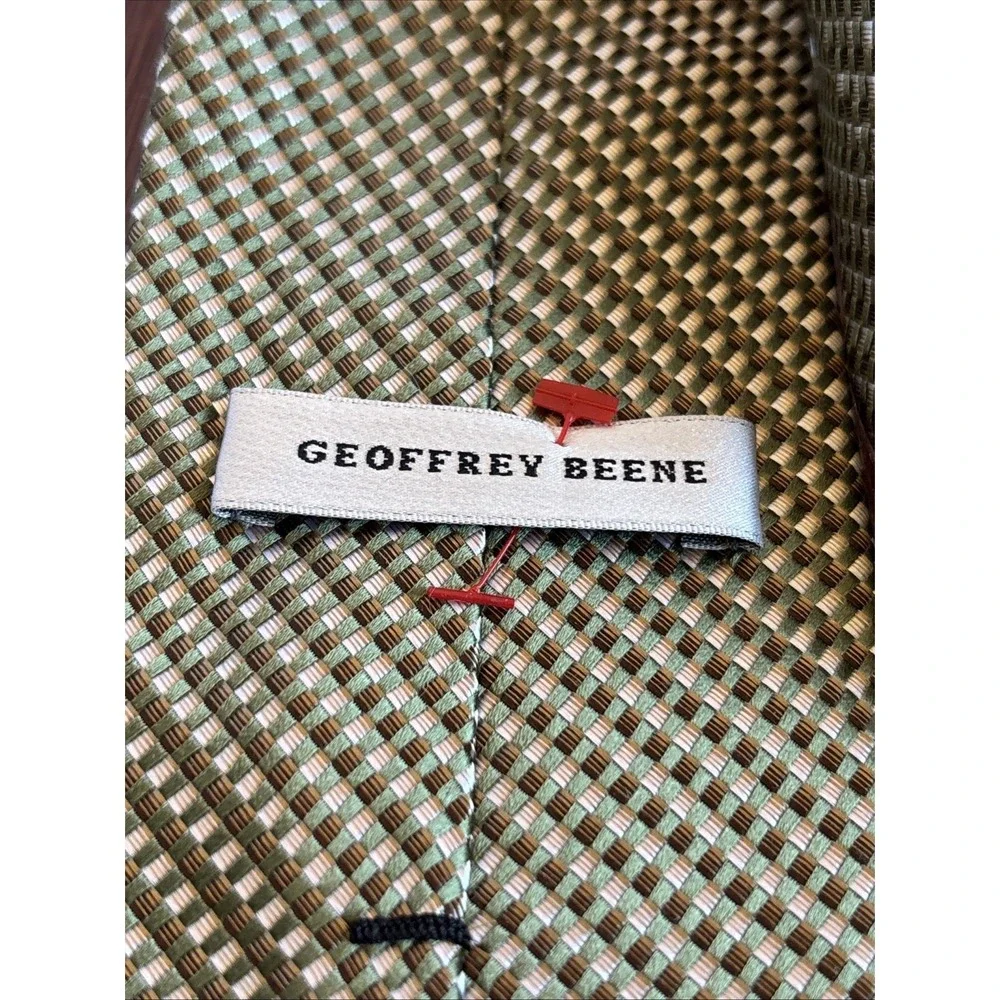 Geoffrey Beene Tie, Light Green 100%‎ Silk